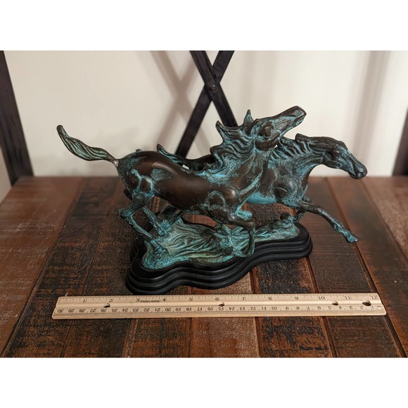 Heavy Sculpture - Running Horses